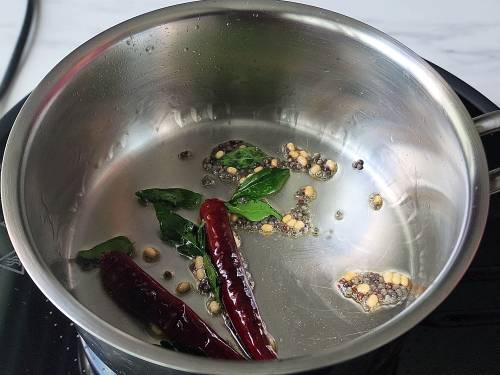 Tempering spices to garnish tomato chutney