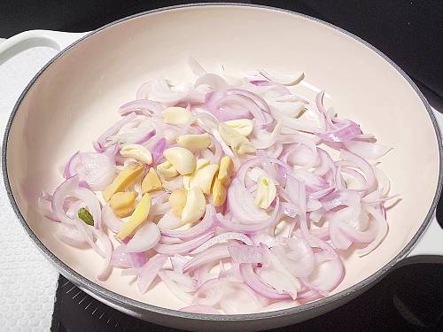 sauteing onions, ginger and garlic