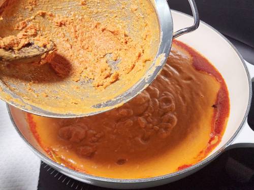 strain the onion tomato masala to make a smooth puree