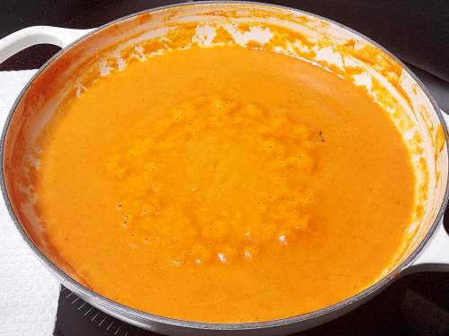 simmering butter masala with traces of fat