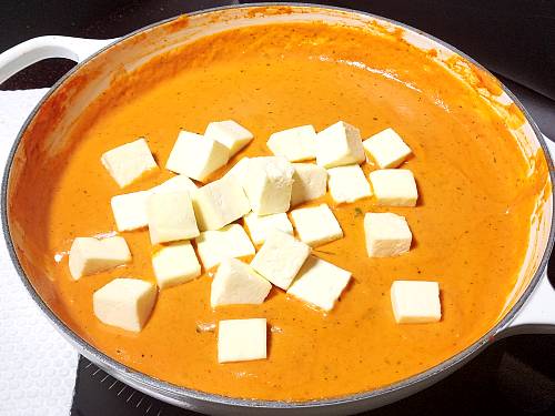 adding paneer into butter masala