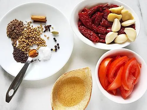 ingredients to make vindaloo paste