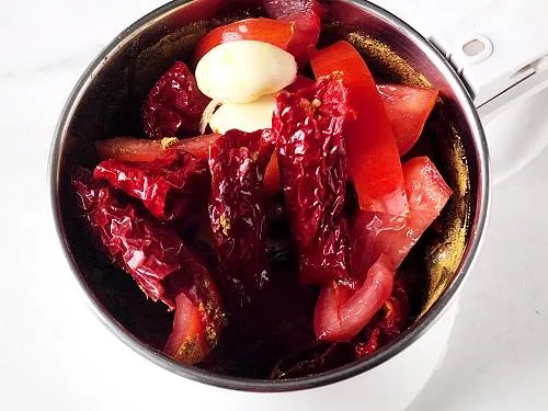 soaked chilies and ginger