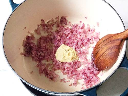 sauteing ginger garlic paste