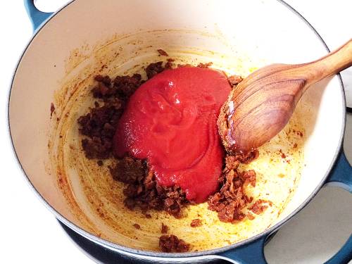 addition of tomatoes to the pot