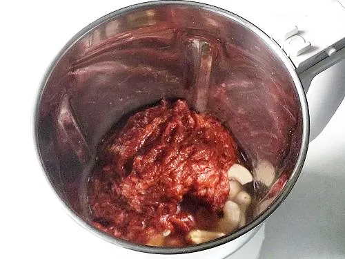 onion tomato masala in a grinder