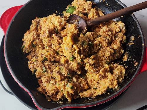 stuffing masala cooling down in a pan