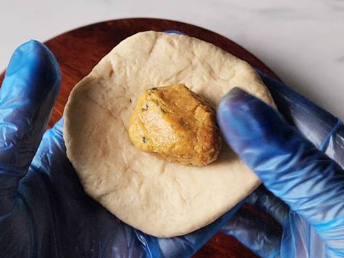 masala stuffing on the kulcha dough