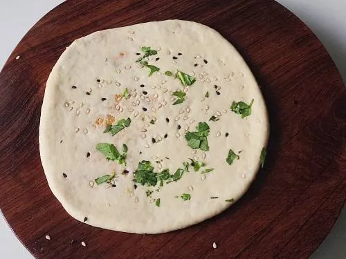rolling dough to stuffed kulcha