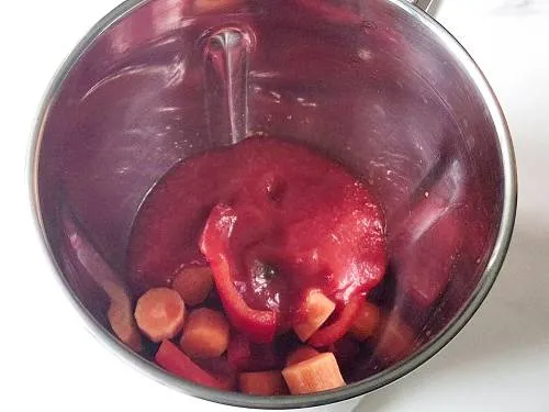 veggies in a blender