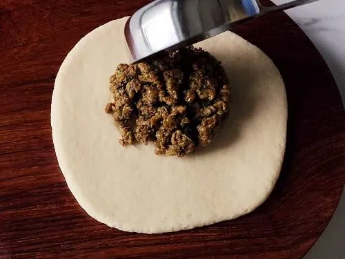 spooning keema on naan