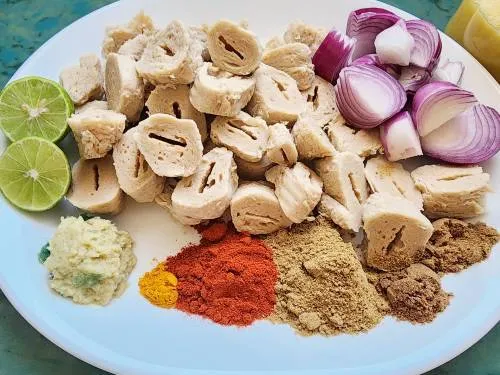 ingredients to marinate the soya chaap