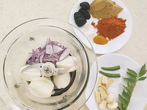 ingredients to make kerala fish curry