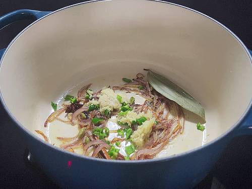 sauting ginger garlic and green chilies