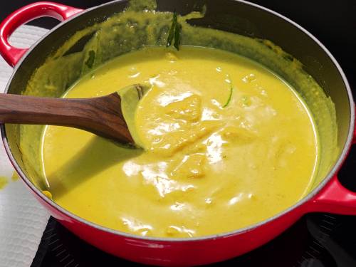creamy consitency of mango curry