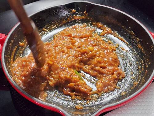 make onion tomato masala