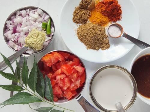 Ingredients to make shrimp curry