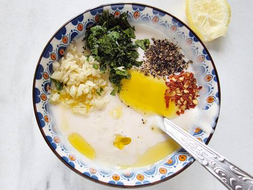 garlic yogurt dip to serve with shashlik